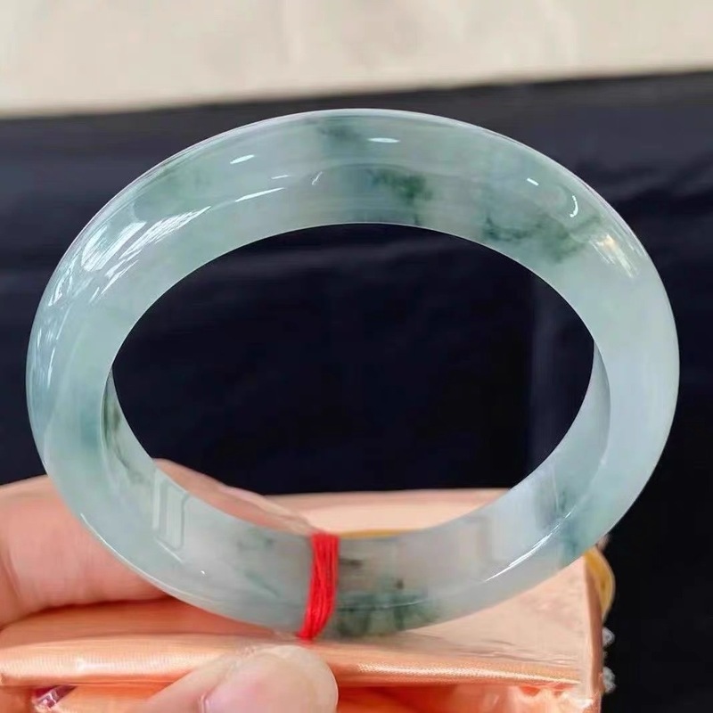 Jadeíta de Myanmar con motivos - Bracelets reseña y precio