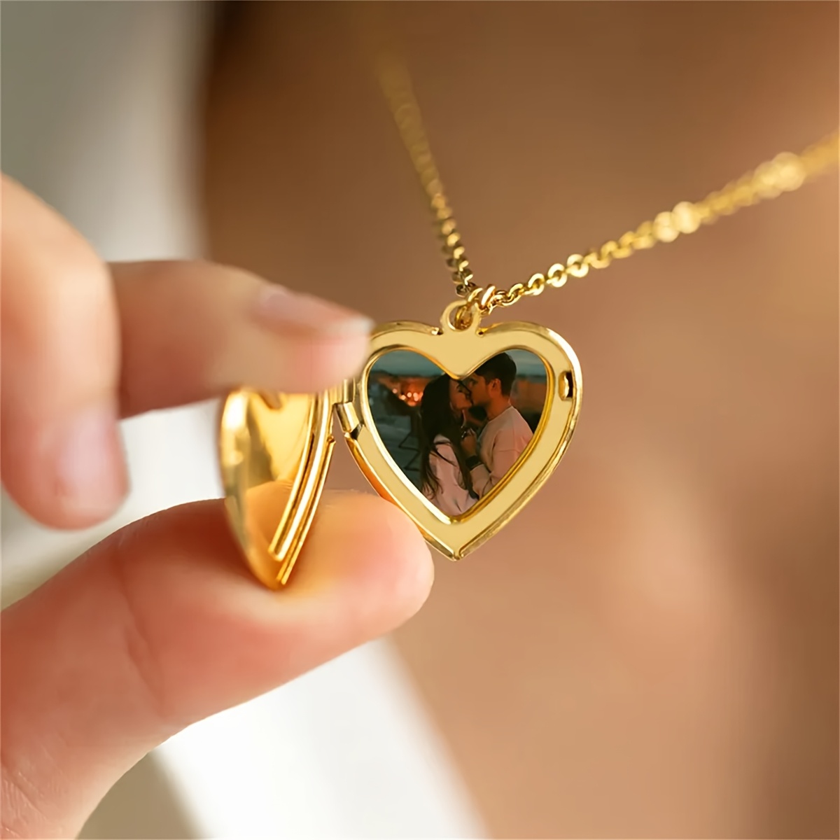 Collar con colgante de medalló - Heart Locket Necklace Photo reseña y precio