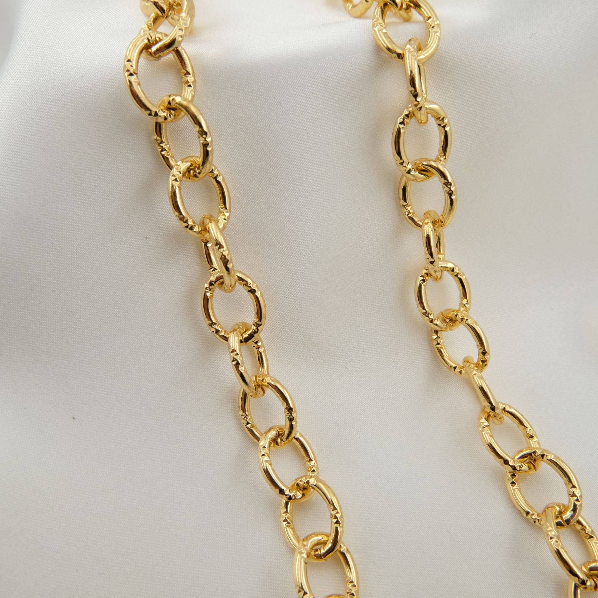WT-BC199 chapado en oro de 18K - Cuban Link Chain 12Mm reseña y precio