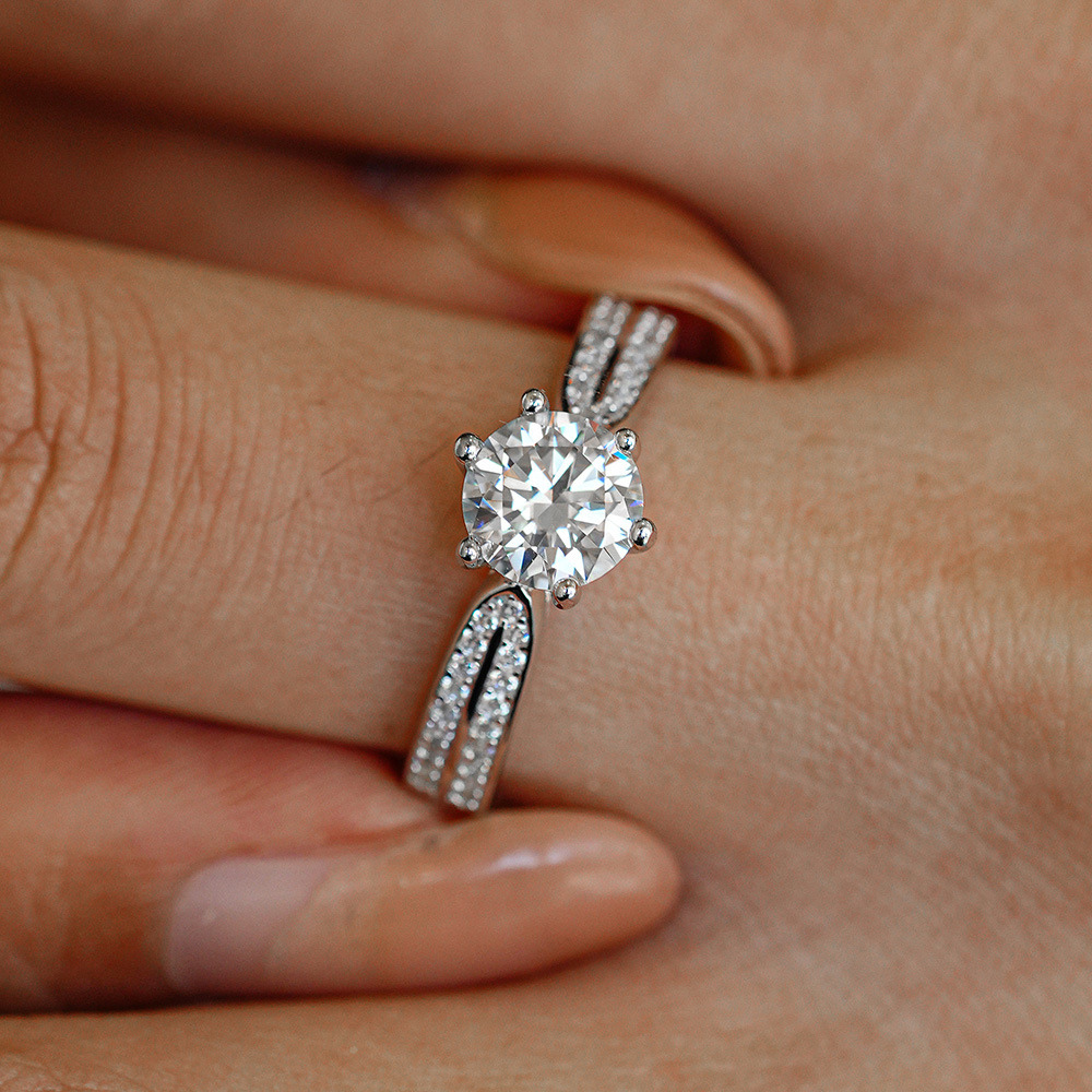 Anillo de compromiso clásico d - Moissanite Engagement Ring 1 Carat reseña y precio