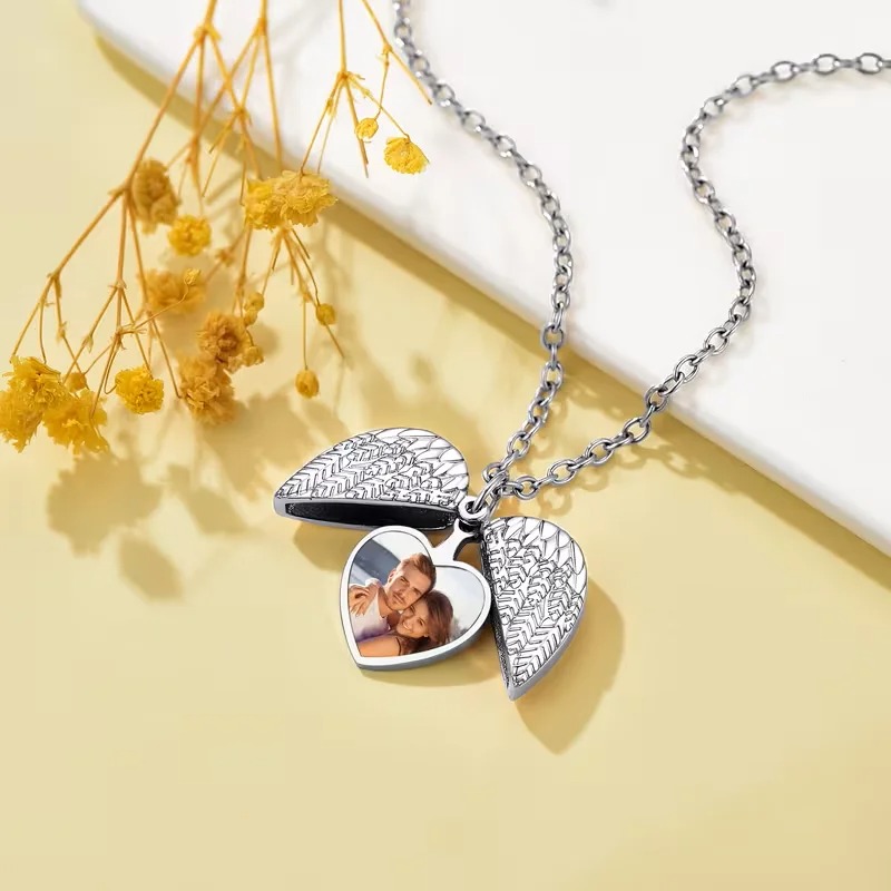 Collar con medallón de corazón - Heart Locket Necklace Photo reseña y precio